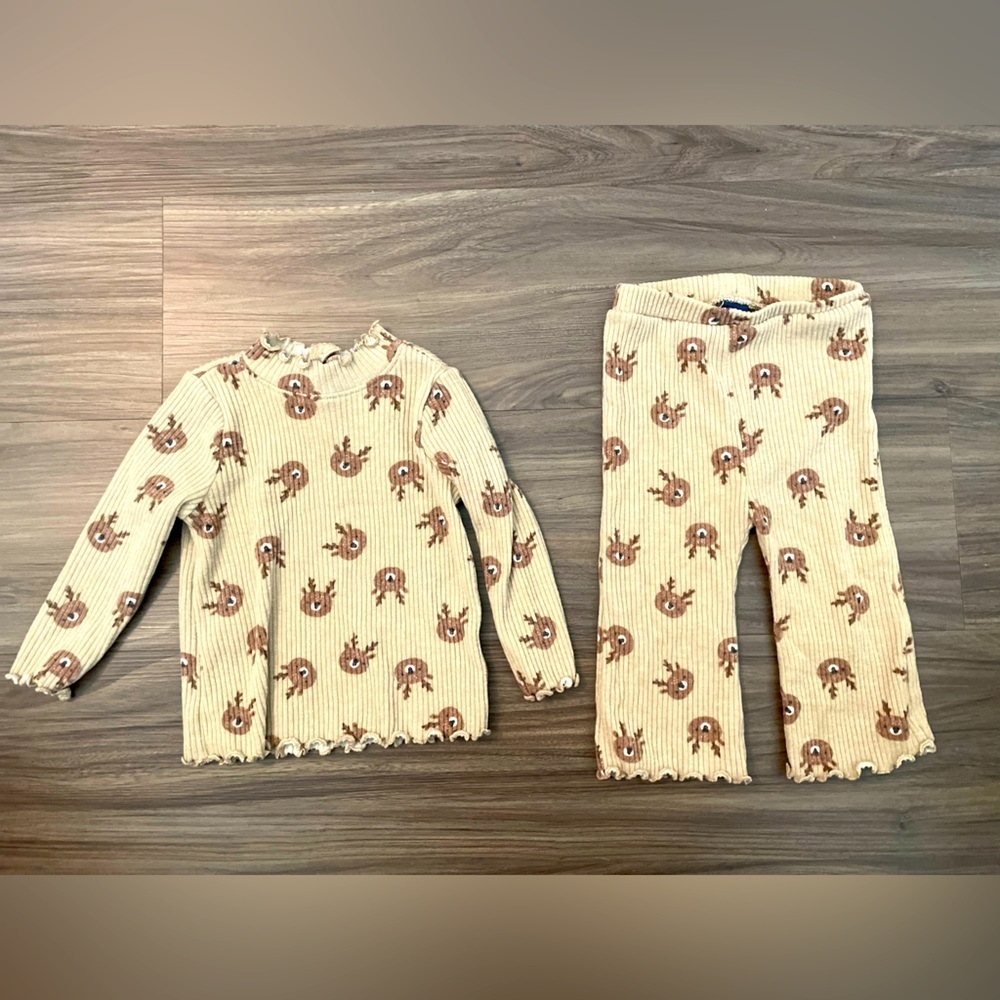 Old Navy Cream and Brown Ribbed Matching Set with Cozy Reindeer print size 6-12M